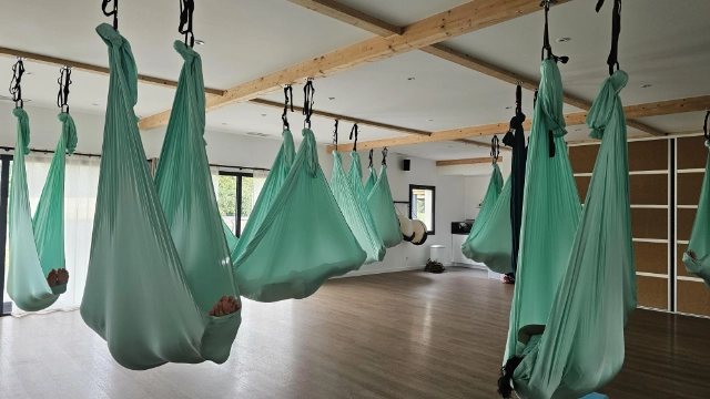 Cours de Yoga Aérien à L'Isle en Mouvement